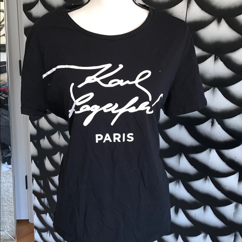 Woman’s Karl Lagerfeld cursive T